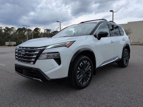 New 2026 Nissan Rogue Platinum image 9