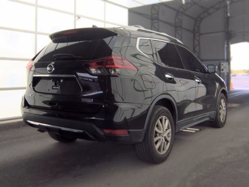 Used 2019 Nissan Rogue S w/ Special Edition Package FWD image 4