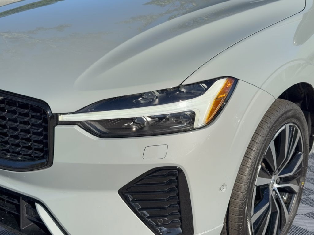 Certified 2024 Volvo XC60 B5 Plus AWD/4WD image 12
