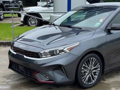 Used 2022 Kia Forte GT-Line w/ GT-Line Premium Package FWD image 2