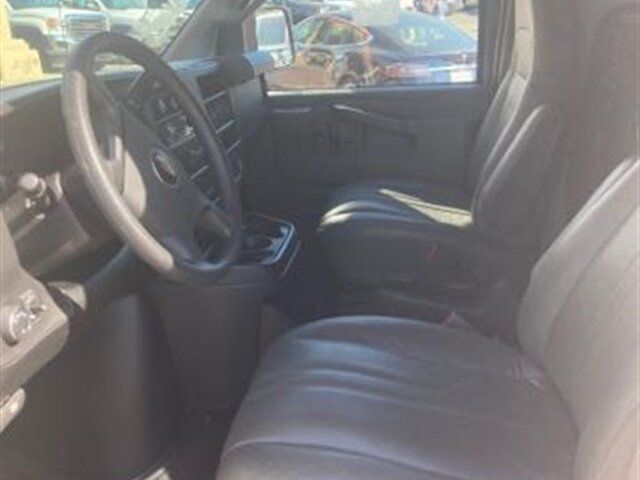 Used 2018 Chevrolet Express 2500 RWD image 22