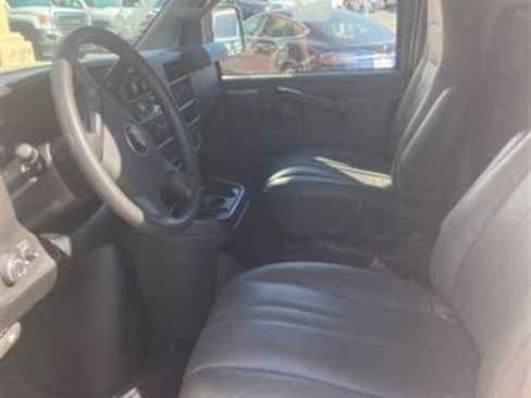 Used 2018 Chevrolet Express 2500 image 22