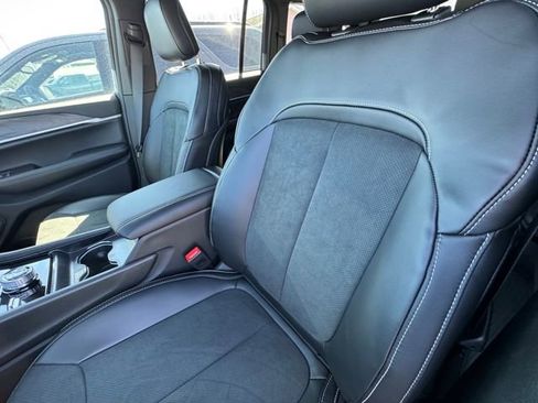 New 2026 Jeep Grand Cherokee Altitude image 43