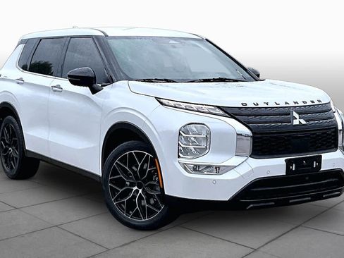 Used 2024 Mitsubishi Outlander SE Black Edition FWD image 3