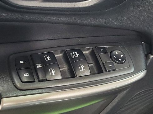 Used 2019 Jeep Cherokee Latitude w/ Popular Appearance Group FWD image 27
