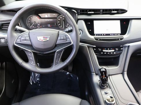 Used 2023 Cadillac XT5 Premium Luxury image 15