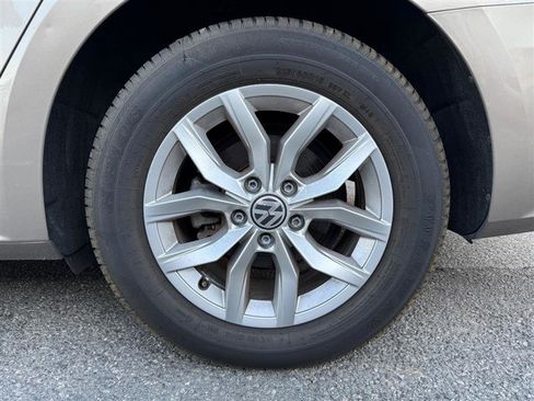 Used 2016 Volkswagen Passat 1.8T S image 12