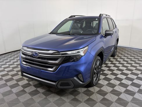 Used 2025 Subaru Forester Limited AWD/4WD image 2