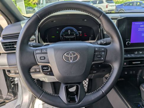 Used 2025 Toyota Camry SE FWD image 30