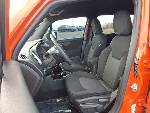 Certified 2021 Jeep Renegade Latitude w/ Luxury Group II image 13