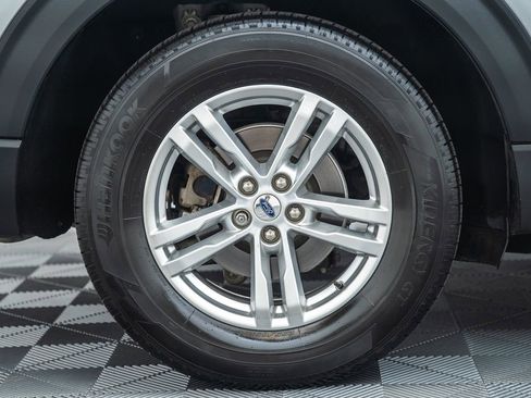 Used 2020 Ford Explorer XLT w/ Equipment Group 202A AWD/4WD image 21