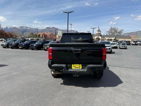 Used 2024 Toyota Tacoma TRD Off-Road image 5