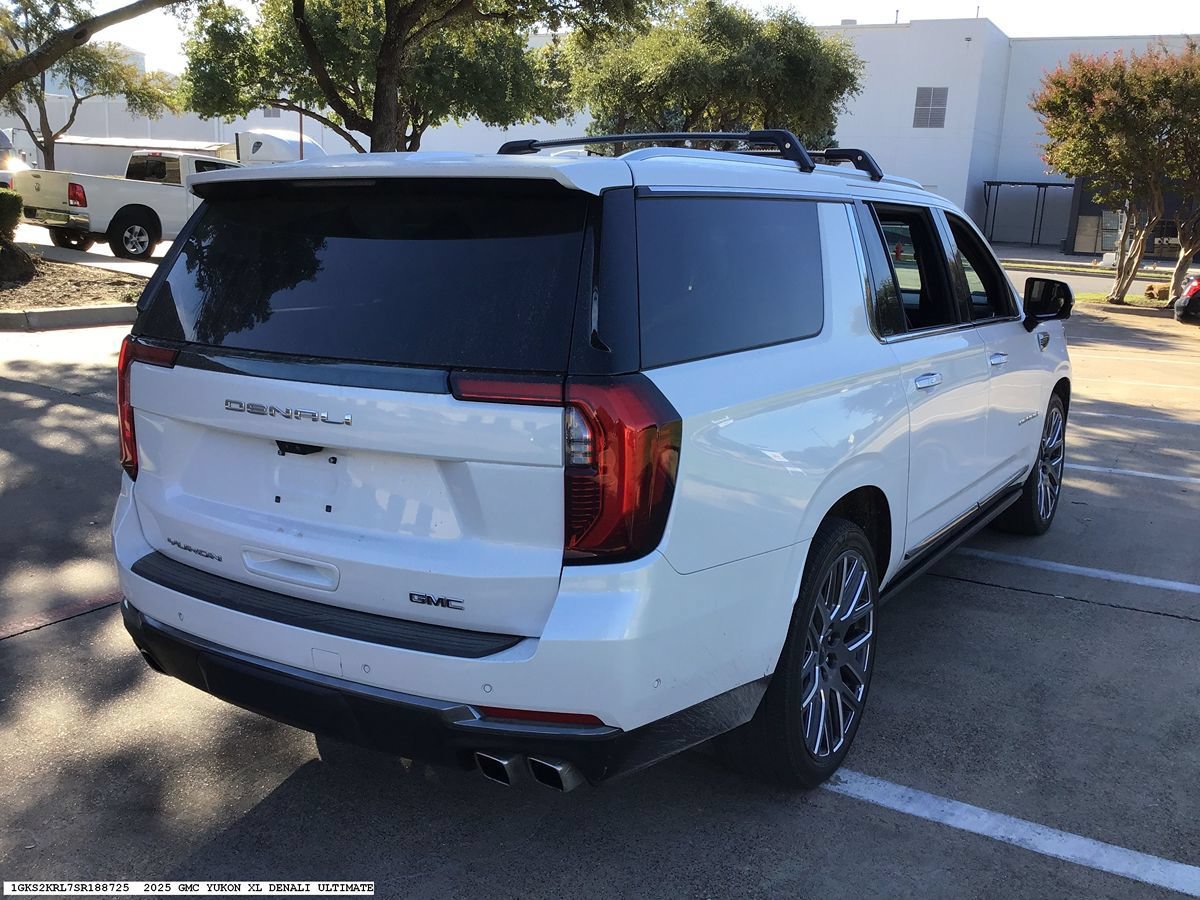 Used 2025 GMC Yukon XL Denali Ultimate AWD/4WD image 5