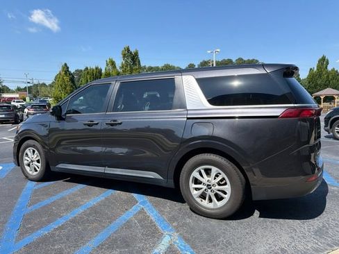 Used 2024 Kia Carnival LX FWD image 8