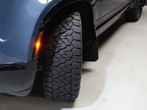Used 2025 Land Rover Defender 110 X-Dynamic SE AWD/4WD image 24