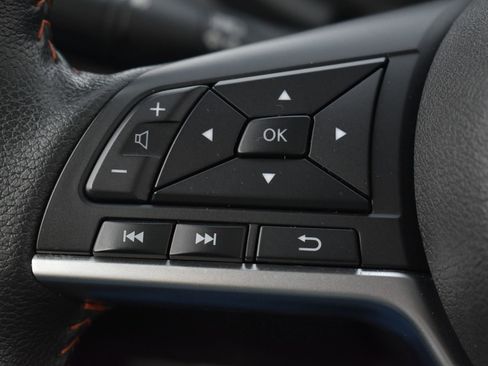 Used 2023 Nissan Kicks SR w/ SR Premium Package image 18