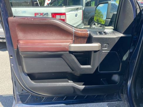 Used 2016 Ford F150 Platinum w/ Equipment Group 701A Luxury AWD/4WD image 23
