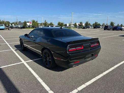 Used 2022 Dodge Challenger R/T w/ Performance Handling Group RWD image 9
