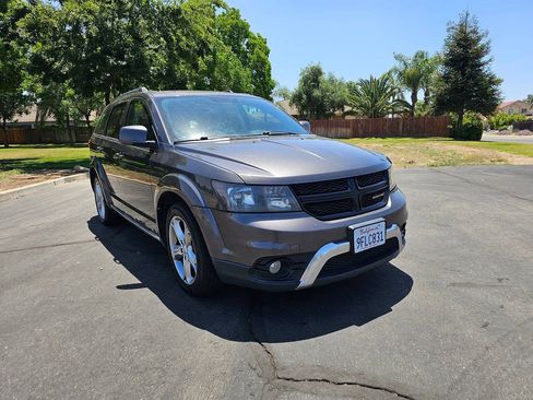 Used 2017 Dodge Journey Crossroad FWD image 4