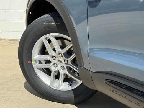 New 2026 Ford Explorer Active RWD image 17