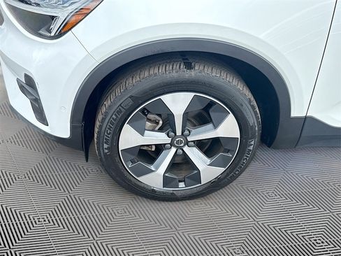 Used 2024 Volvo XC40 B5 Plus image 35