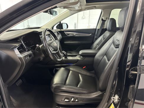 Used 2018 Cadillac XT5 Premium Luxury FWD image 9