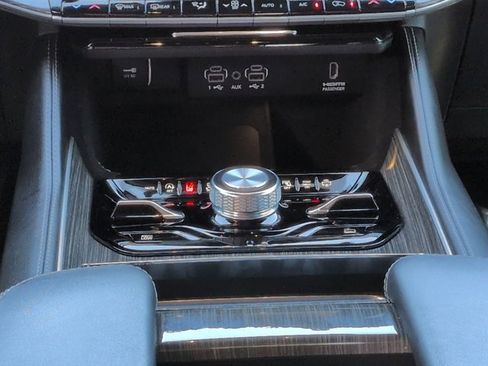 Used 2022 Jeep Wagoneer Series III w/ Premium Group I image 19