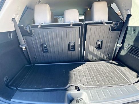 New 2025 Nissan Pathfinder SV w/ Black Appearance Package image 25