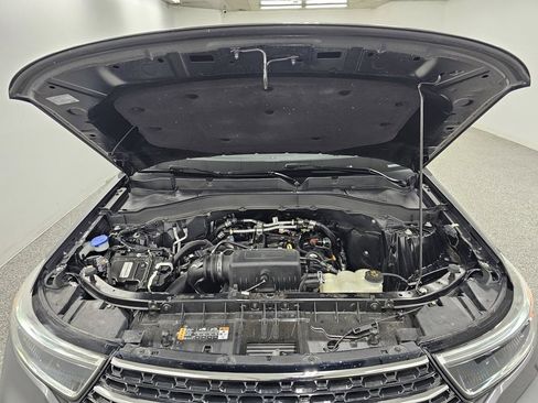 Used 2023 Ford Explorer XLT w/ Equipment Group 202A AWD/4WD image 9