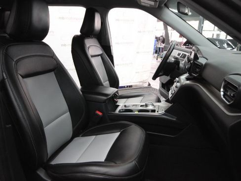 Used 2022 Ford Explorer XLT w/ Equipment Group 202A image 29