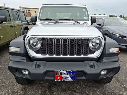Used 2024 Jeep Wrangler Unlimited Sport AWD/4WD image 2