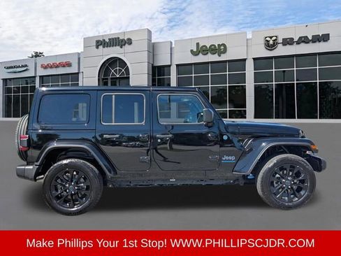 Certified 2025 Jeep Wrangler Unlimited Sahara w/ Safety Group AWD/4WD image 2
