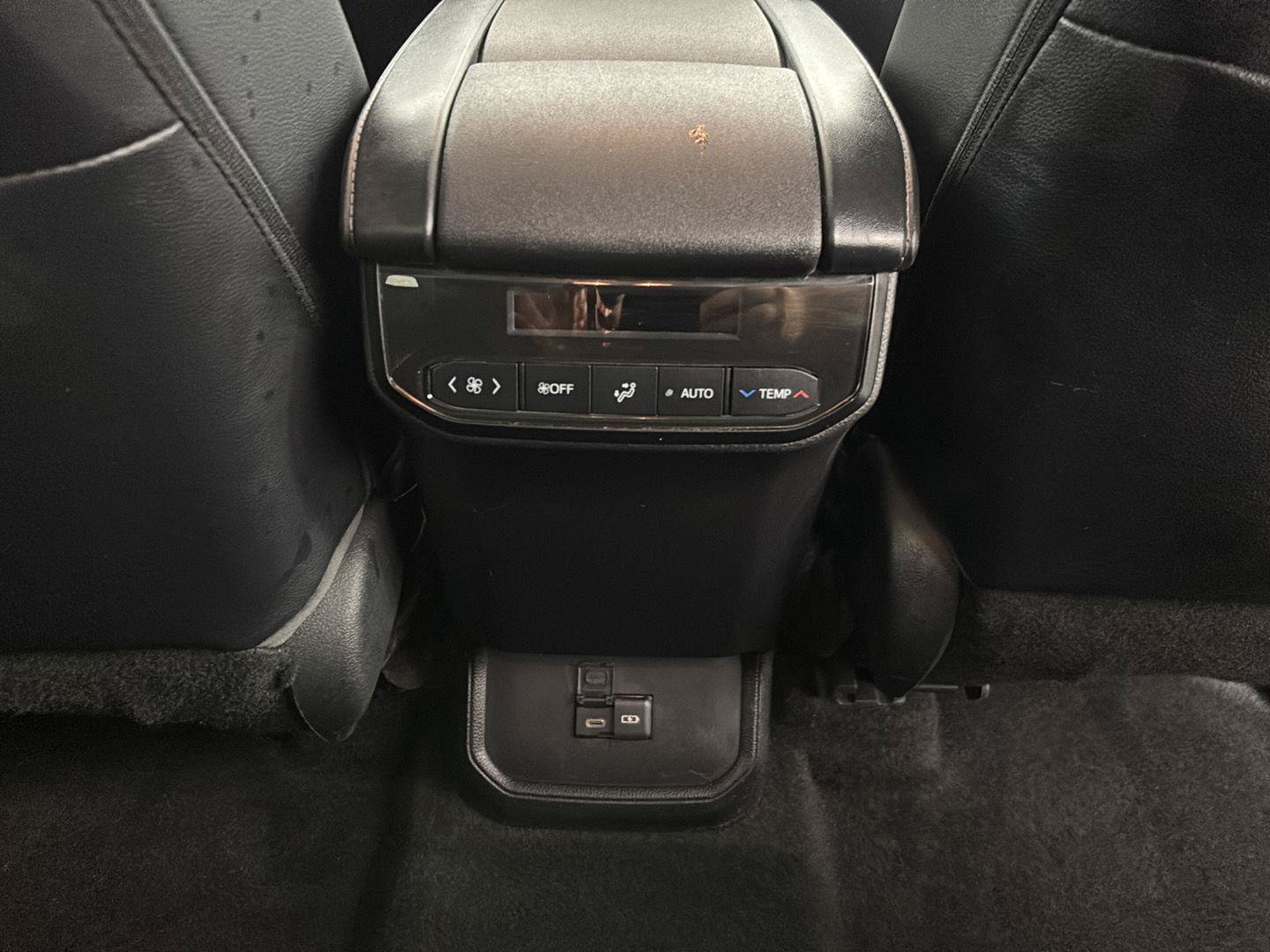 Used 2023 Toyota Highlander XLE AWD/4WD image 21