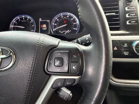 Used 2019 Toyota Highlander XLE FWD image 15