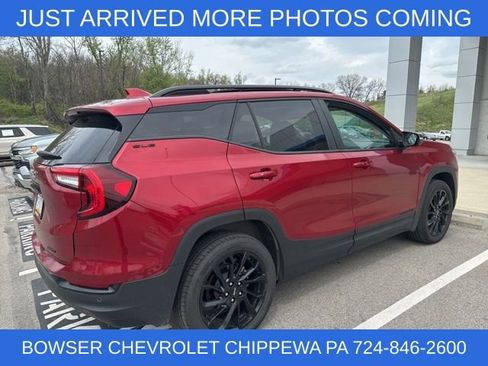 Used 2023 GMC Terrain SLE w/ Driver Convenience Package image 6