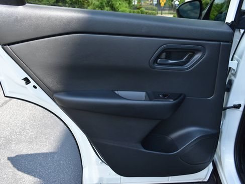 Used 2024 Nissan Rogue S AWD/4WD image 12