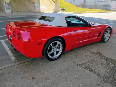 Used 1998 Chevrolet Corvette Convertible w/ Memory Pkg image 62