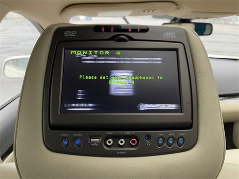 Used 2013 Lincoln MKT AWD image 19