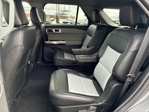 Used 2022 Ford Explorer XLT w/ Equipment Group 202A image 19