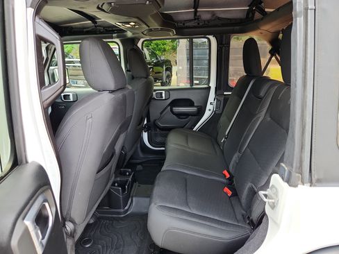 Used 2019 Jeep Wrangler Unlimited Sport S image 36