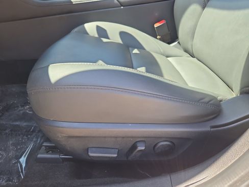 Used 2024 MAZDA MAZDA3 s FWD image 22
