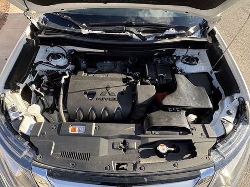 Used 2017 Mitsubishi Outlander ES image 27