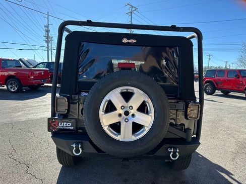 Used 2013 Jeep Wrangler Unlimited Sport image 5