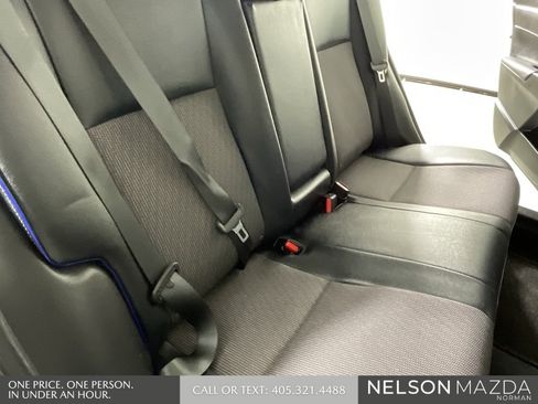 Used 2019 Toyota Corolla SE image 29