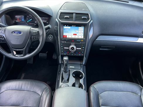 Used 2018 Ford Explorer Sport w/ Equipment Group 401A image 4