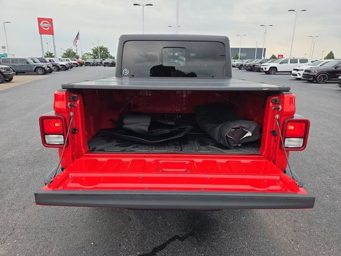 Used 2023 Jeep Gladiator Mojave AWD/4WD image 7