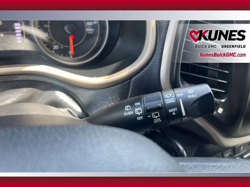 Used 2018 Jeep Cherokee Latitude w/ Safety Group AWD/4WD image 19