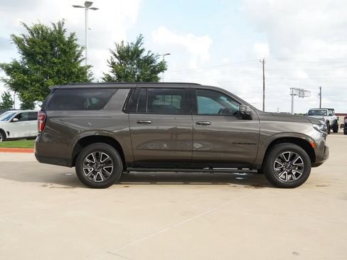Used 2021 Chevrolet Suburban Z71 w/ Luxury Package AWD/4WD image 10