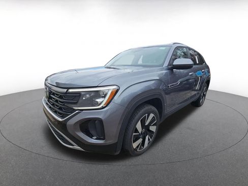 Used 2025 Volkswagen Atlas Cross Sport SE image 3