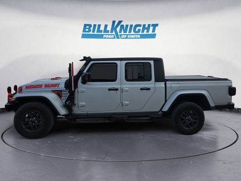 Used 2024 Jeep Gladiator Sport image 2